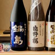 日本全国から厳選した銘酒を、常時15種類以上取り揃えています。そんな日本酒とよく合う料理でお迎えいたします。