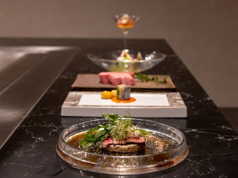 フランスのエスプリを感じられる、特別な日を彩る特別なコース『ムニュー デコラシオン』