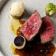 フレンチをベースに世界中の食を融合させた料理は、予約の取れないビストロといわれている【グルマンディーズ】の長谷川北斗シェフが監修。ジャンルにとらわれないアプローチで、食の新たな可能性を広げています。
