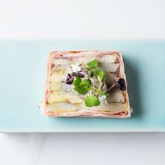 食材が織りなすハーモニーを堪能『カマスと里芋、ポワローとベーコンのテリーヌ　トリュフクリーム』