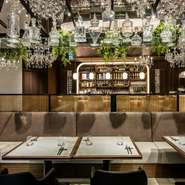 「アートと融合した新たな食のエンターテインメント」をコンセプトに、ゲストがその料理と空間を満喫できるよう、細やかな配慮を大切にされています。緑豊かな店内は、まるでヨーロッパの高級リゾートのようです。