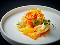 鯛を粉をつけて2度揚げしてオレンジ風味の酢漬け汁で漬け込んであります。あっさりと初夏をイメージしております。