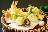 分子調理機でカリッと仕上げた天ぷらになります。
分子調理機でさらに野菜などの旨味を感じられる天ぷらになります。