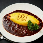 チキンライスを卵で包み、デミグラスソースをかけております。
17CLUBの焼印とご一緒に。