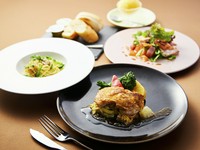 ①オードブルサラダ
②ミニパスタ
③メイン
④パン
⑤シャーベット

※コースは順番にお出しします。お時間の無いお客様はお申し出ください