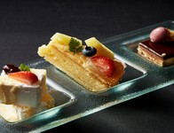 ３種のデザート盛り合わせ。
日替わり。