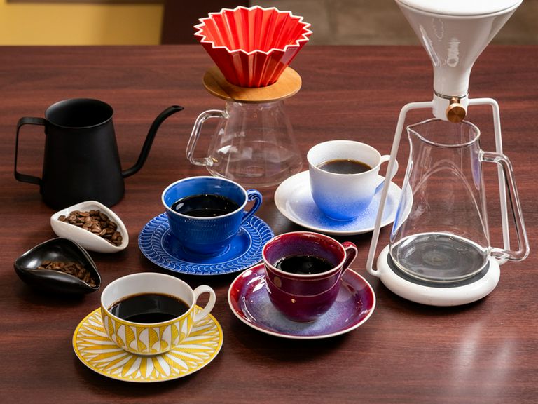 優雅で楽しい非日常的な一時に彩りを添えてくれる食器たち