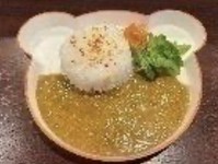 小麦粉不使用。たっぷり野菜を入れた豚肉のフルーティーなカレーライスです。
※未就学児（甘め）850円
　小学生低学年（やや甘め）1050円