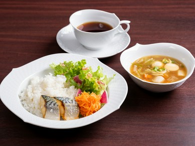 素材からこだわり、一つずつ丁寧に提供する『お食事・ドリンク』