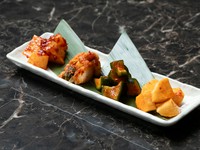 フレッシュな野菜の風味を最大限に生かした自家製『生キムチ四種盛り』