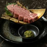 肉は産地にこだわらず、信頼する精肉店からその時々で最も質の良いものを仕入れています。和牛ヒレの特長である、柔らかさと赤身肉の旨みを堪能できる一皿です。