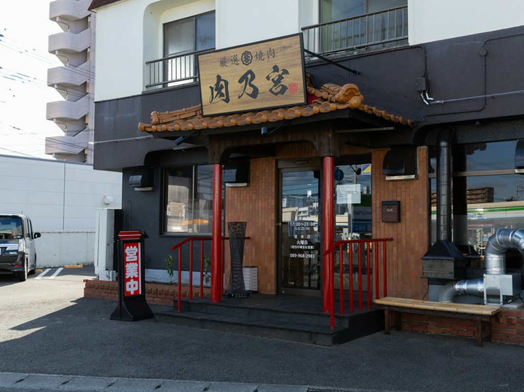 時間が生み出す濃厚な味わい、二日間の想いを込めた牛骨スープ