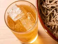 焙煎した蕎麦の実の香りが漂う、上品な味わいが魅力のオリジナルハイボールです。