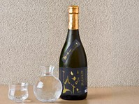 冷グラス 1,150円
冷徳利　2,300円
冷ボトル 7,000円

鳥取県原産の酒米、強力を厳選して使用した純米大吟醸酒。
吟醸香は抑え、気品のある澄んだ味わいを際立たせた上質なお酒です。