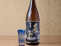 冷徳利 900円

東郷平八郎氏が「水雷」と命名した飲み応えがある純米酒を、全国に先駆けて冷用酒として開発した際に“一番”の願いを込めて改名。旨辛口の純米酒です。
