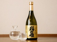 冷グラス 1200円
冷徳利　2400円
冷ボトル 7500円

山田錦特有のまろやかな口当たりと、控えめながら艶美な香りが魅力的な一杯。乾杯のお酒としてもオススメです。