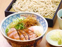 セットのお蕎麦は冷(せいろ)・温(かけ蕎麦)お選びいただけます。
※単品丼は お椀と漬け物付きで 1,180円