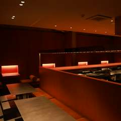 デートにふさわしく洗練された料理が並ぶ、特別な空間