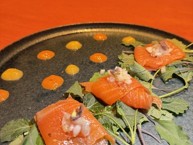 スモークサーモンのカルパッチョ
