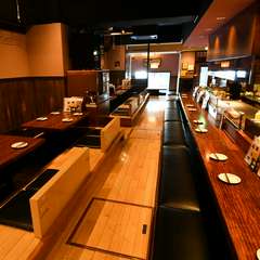 オープンキッチンで、調理過程を目の前で楽しめる空間に