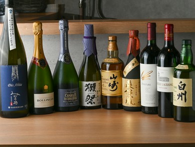 世界各国のワインやジャパニーズウイスキーを片手に至福の一時を