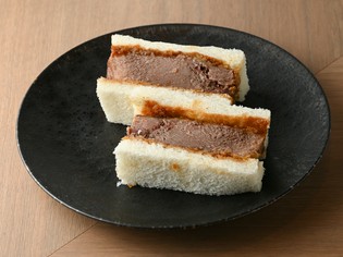 食感まで楽しい贅沢なメニュー『柔らか牛タンのカツサンド』