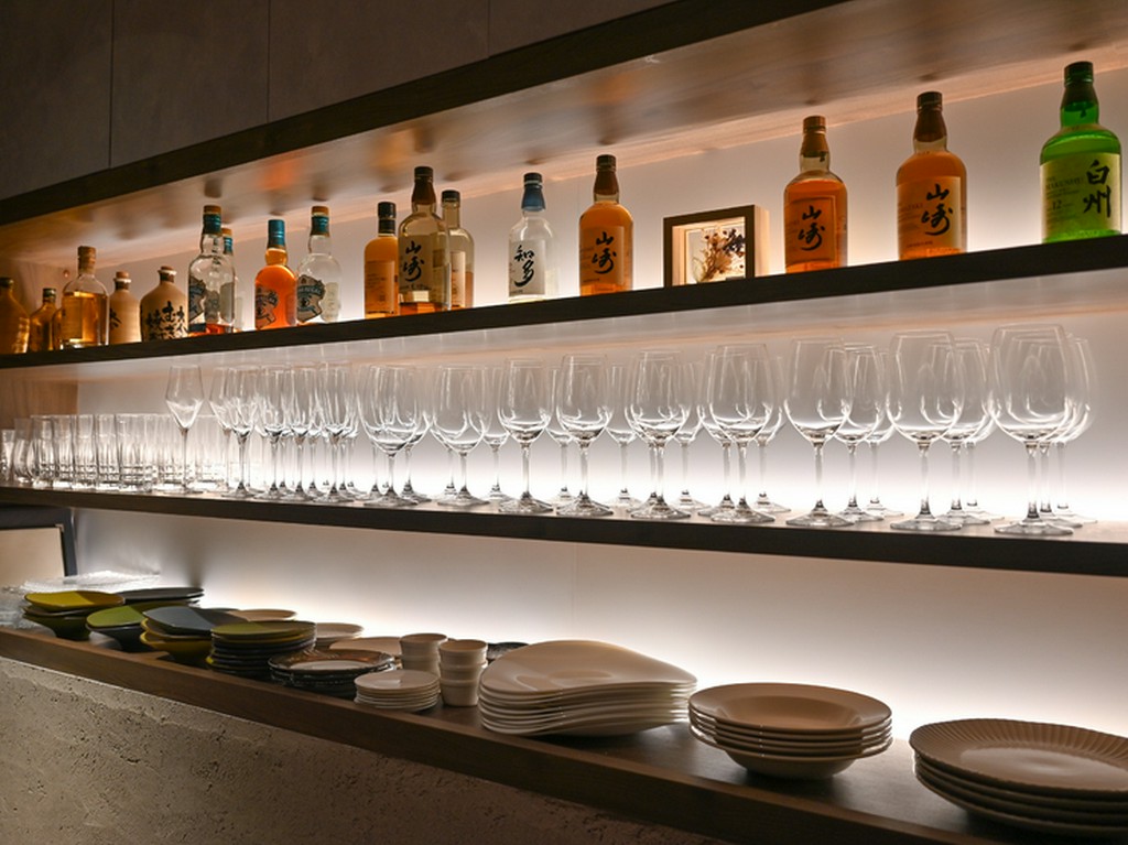 洗練された和モダンな空間で、四季を感じられる逸品に舌鼓