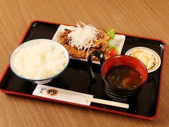 食べ方次第で広がる楽しさ『豚皿セット』