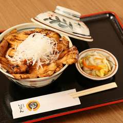 至福のボリュームと味わい！肉好きの方に人気の『豚丼特盛サイズ』