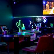 2F アミューズメントフロア　1席2名様～4名様で利用可能。　合計1名～最大20名貸切可能　