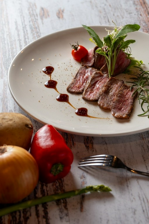 近鉄四日市駅から徒歩5分。デート利用もOK