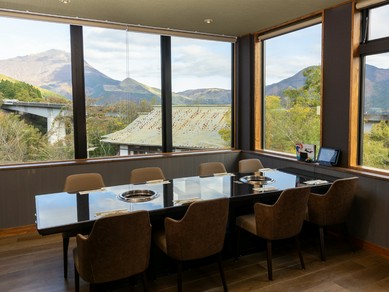 洗練された空間と自然美が交差する、心癒される特別な焼肉店