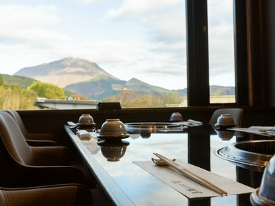 落ち着いた大人の雰囲気で二人の時間を