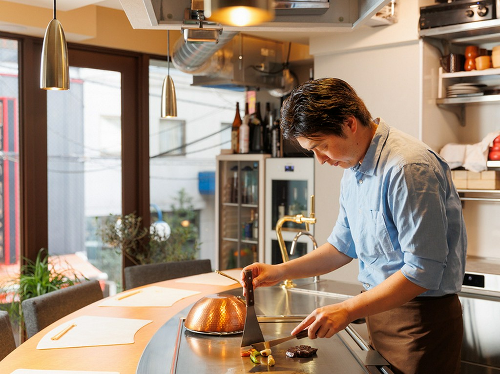 カウンター越しのゲストに、より満足いただくために