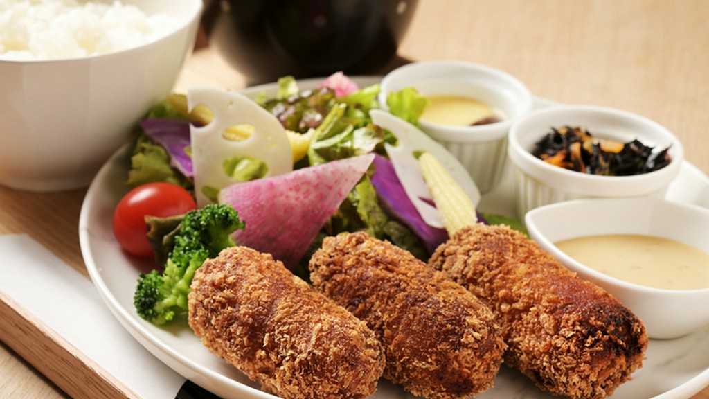 エビの食感と湯葉の口当たりが絶妙な、ロングセラーメニュー『湯葉とエビの和風クリームコロッケセット』