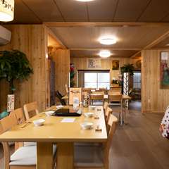 古民家風のくつろぎ空間は最大48名対応可