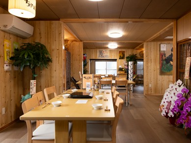 古民家風のくつろぎ空間は最大48名対応可