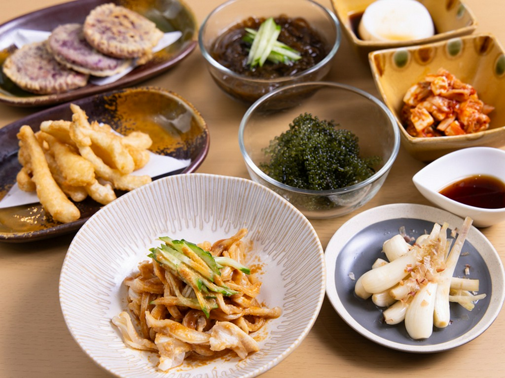 しゃぶしゃぶにプラスもう1品。アラカルトメニューもあり