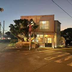 大湾バス停、徒歩10分【ちゃぁぶ～読谷店】