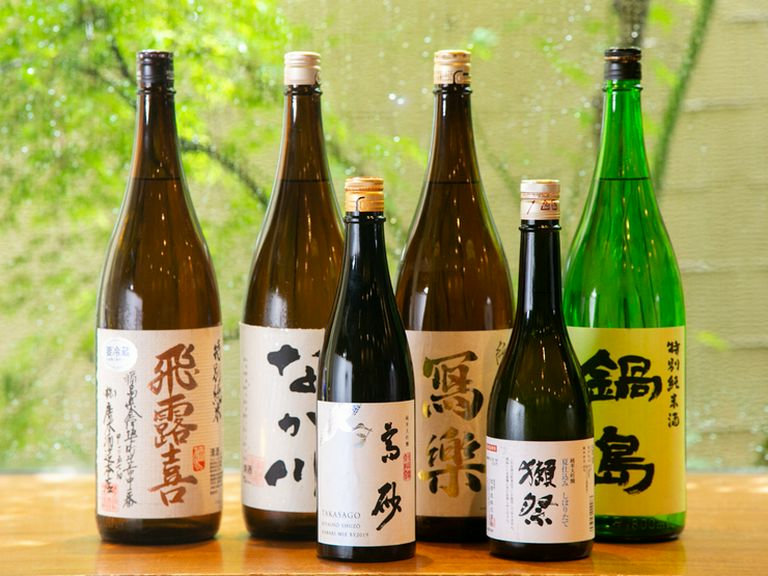限定銘柄を含む豊富なラインナップが揃う日本酒も魅力