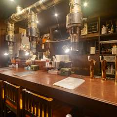 キンキンに冷えたグラスで、炭火と相性のよい一杯を！