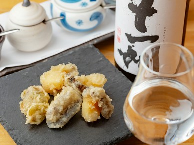 “天ぷらとのマリアージュ”がテーマ。店主がセレクトした地酒