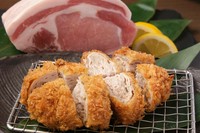 特別な黒豚を使用したミルフィーユカツです。

※キャベツが付きます。