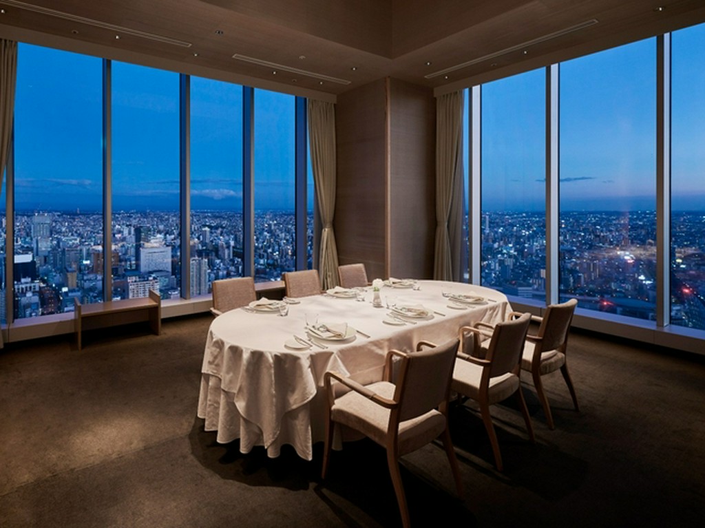 地上42階、名古屋屈指の景観。眺望抜群の個室