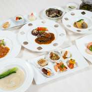 点心専門の料理人が腕をふるう本格点心も充実。中国の国家資格を持つ高級点心師、李明氏が本場の味を披露しています。コースの一品として楽しめるほか、アラカルトでいろいろ食べ比べるのもオススメです。