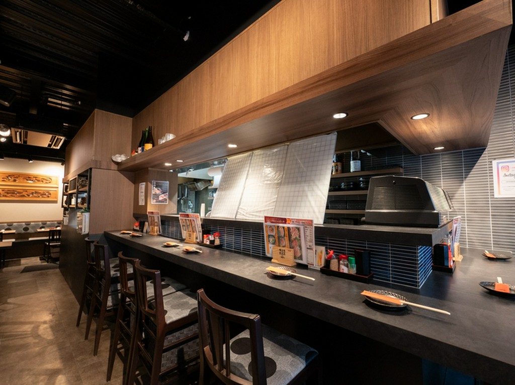 お一人様からグループまで対応の和モダン空間