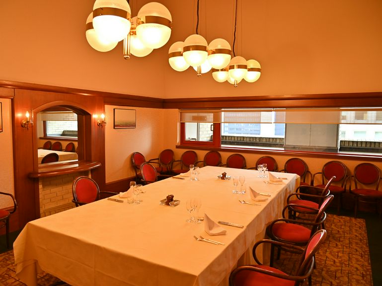 個室は2部屋用意され、2名から利用可能。仕事にも私用にも