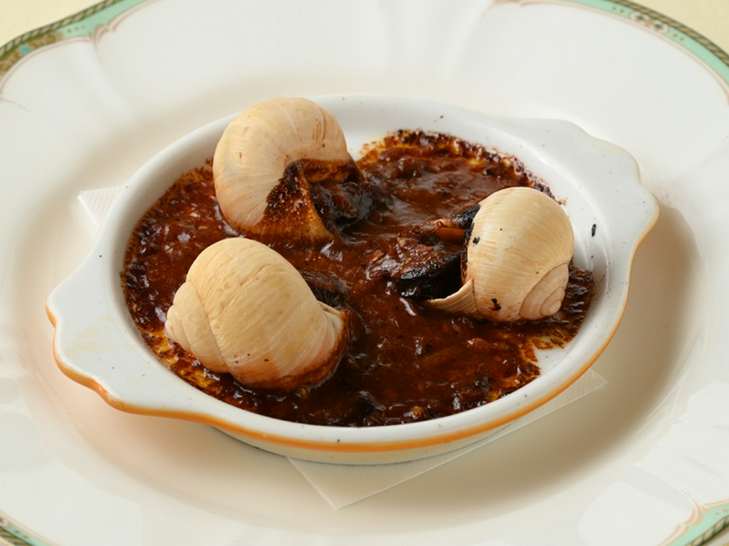 外せない前菜『アラスカ特製エスカルゴ　オリジナルデミグラスソース』