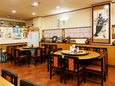 10名まで座れる円卓は飲み会にぴったり。コース料理がオススメ