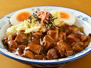 ほろほろと柔らかく甘口の『台湾魯肉飯〈店長オススメ〉』